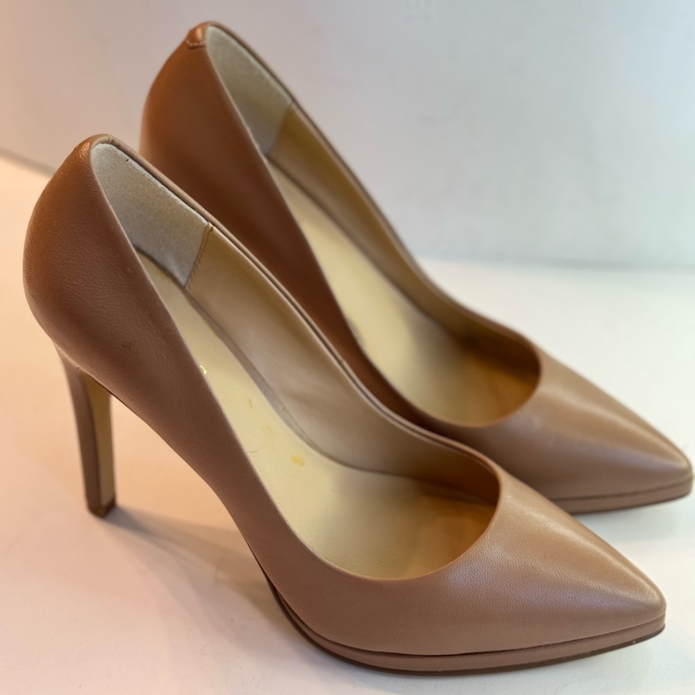 Charles David, Tan / Nude Leather Heel/ Pump